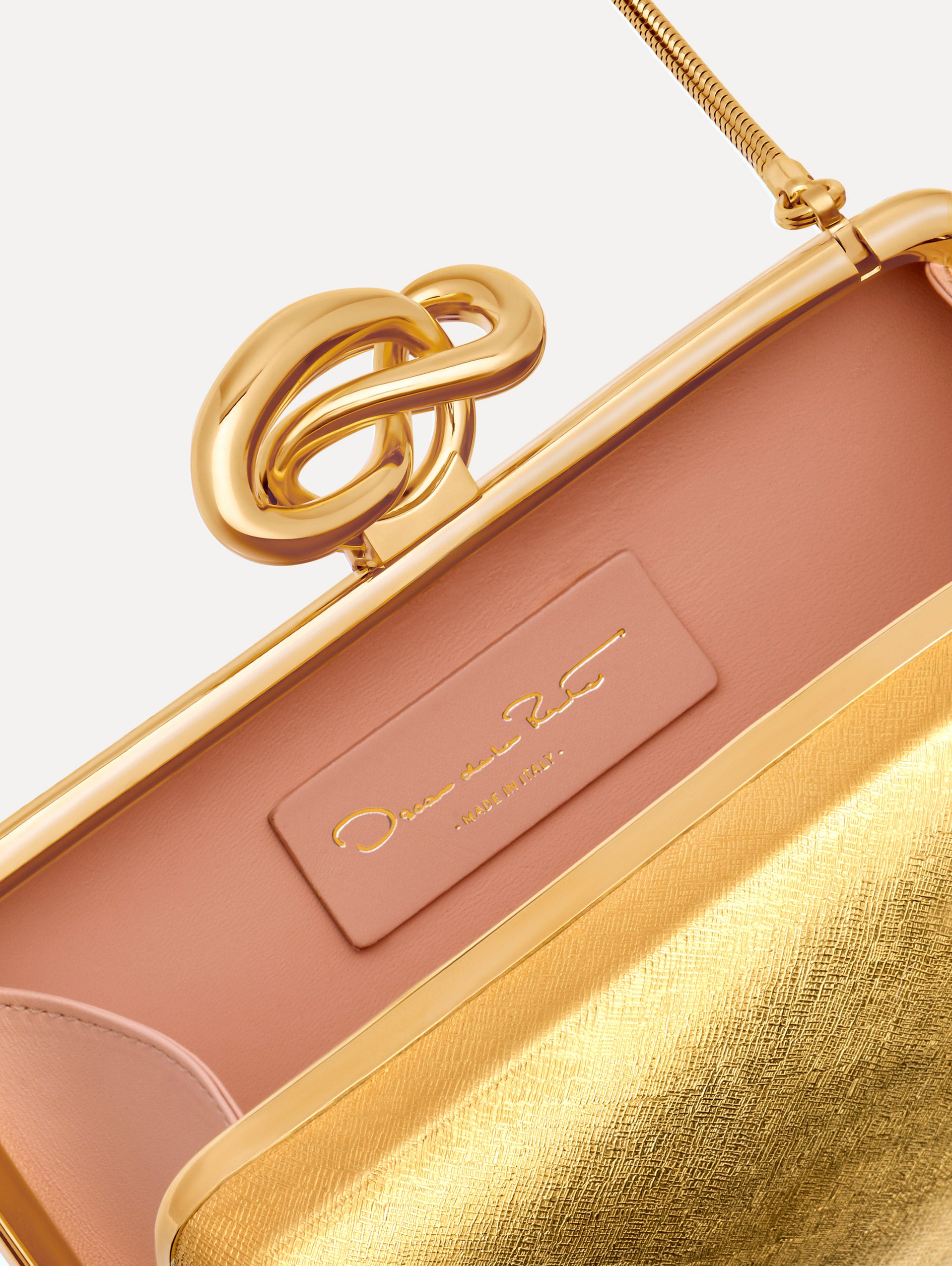 The Knot Minaudière in Gold. Detail View.