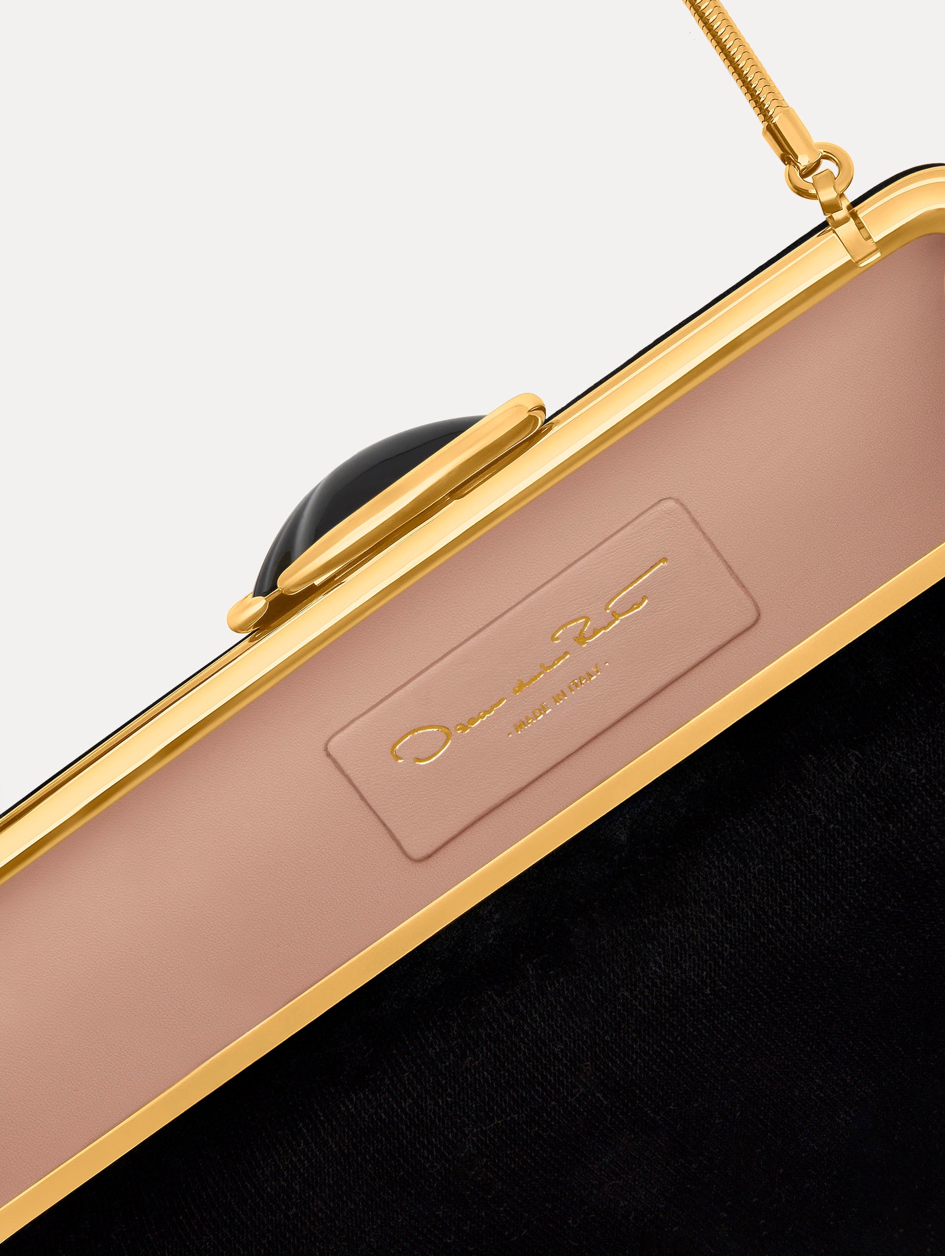 Velvet O Minaudière in Black. Zoom View.