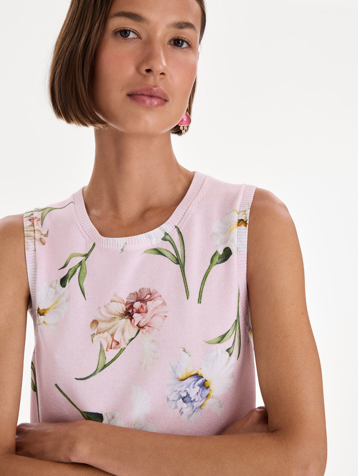 The model is wearing a printed twinset tank. Zoom view.