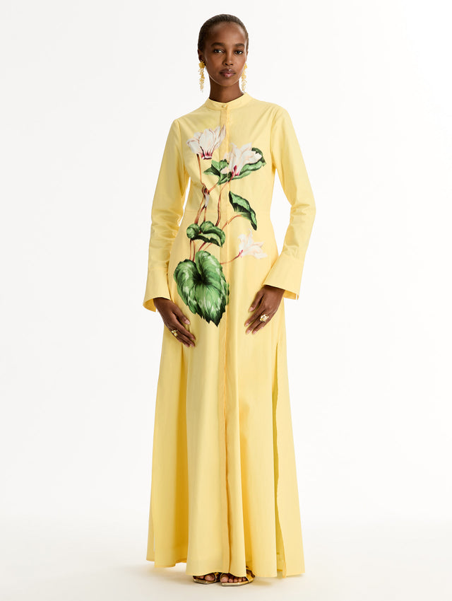 Yellow cotton poplin caftan with a mandarin collar and concealed button front. Chiné Cyclamen motif softly blurred, edges. Full-length sleeves. Front View. 