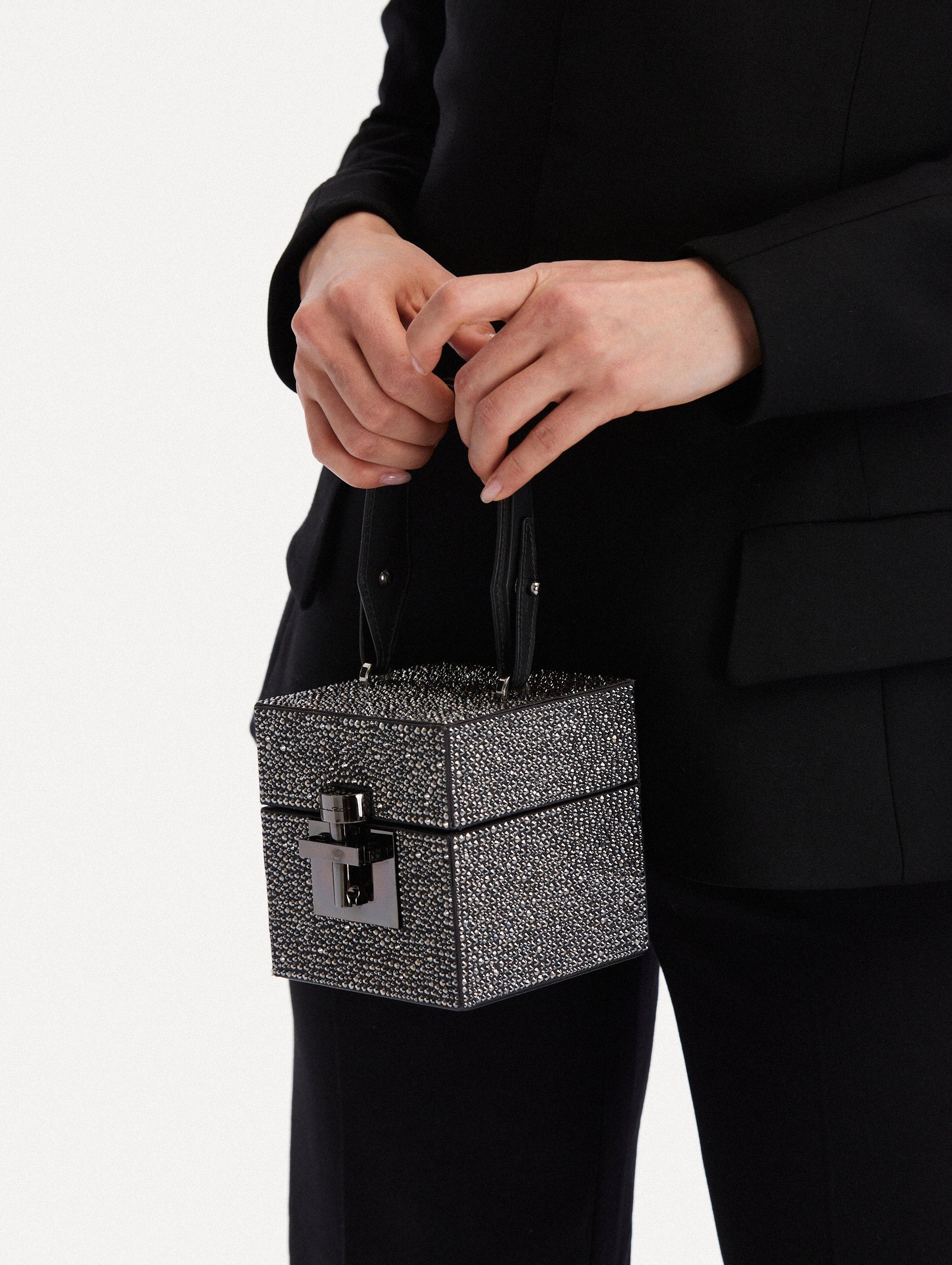 Leu Locati レウロカティ プチポアン パーティーバッグ アンティーク 美品】Leu Locati レウロカティ italy製/プチポワン刺繍/口枠式