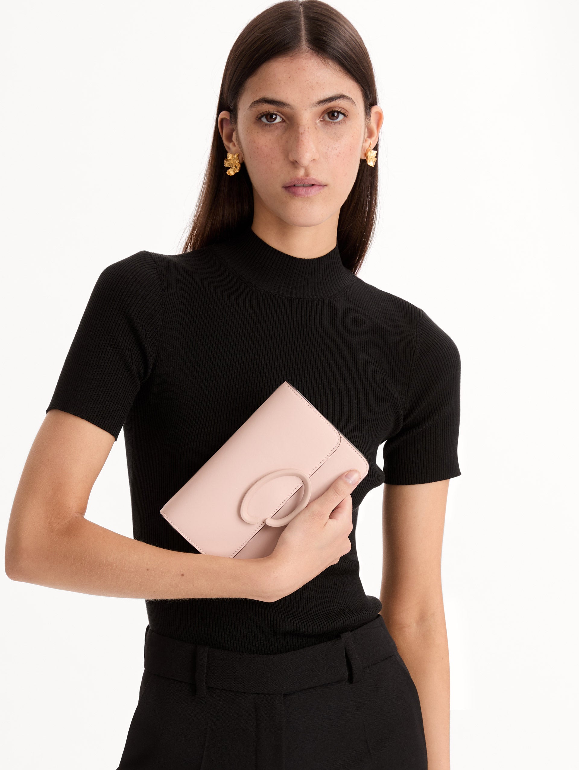 O Pochette Crossbody Bag in Blush with gold chain. Front View.