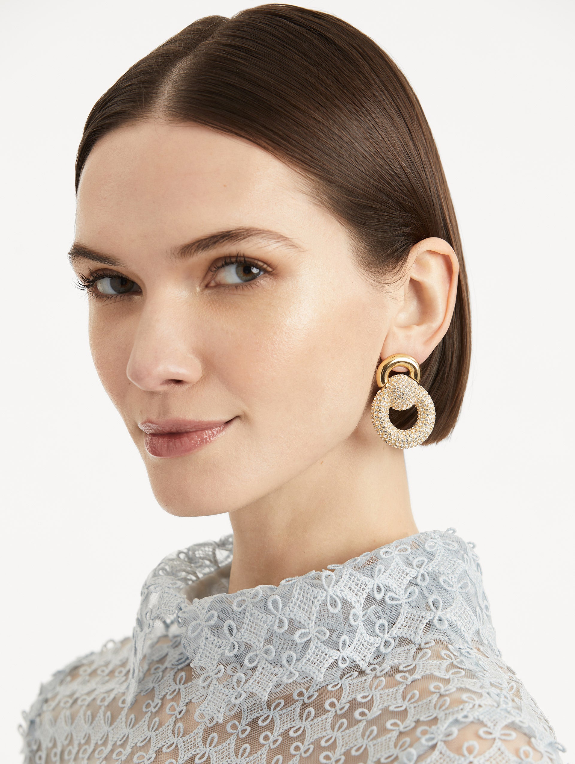 Zoomed in image of blue quartz lace collar on model. 