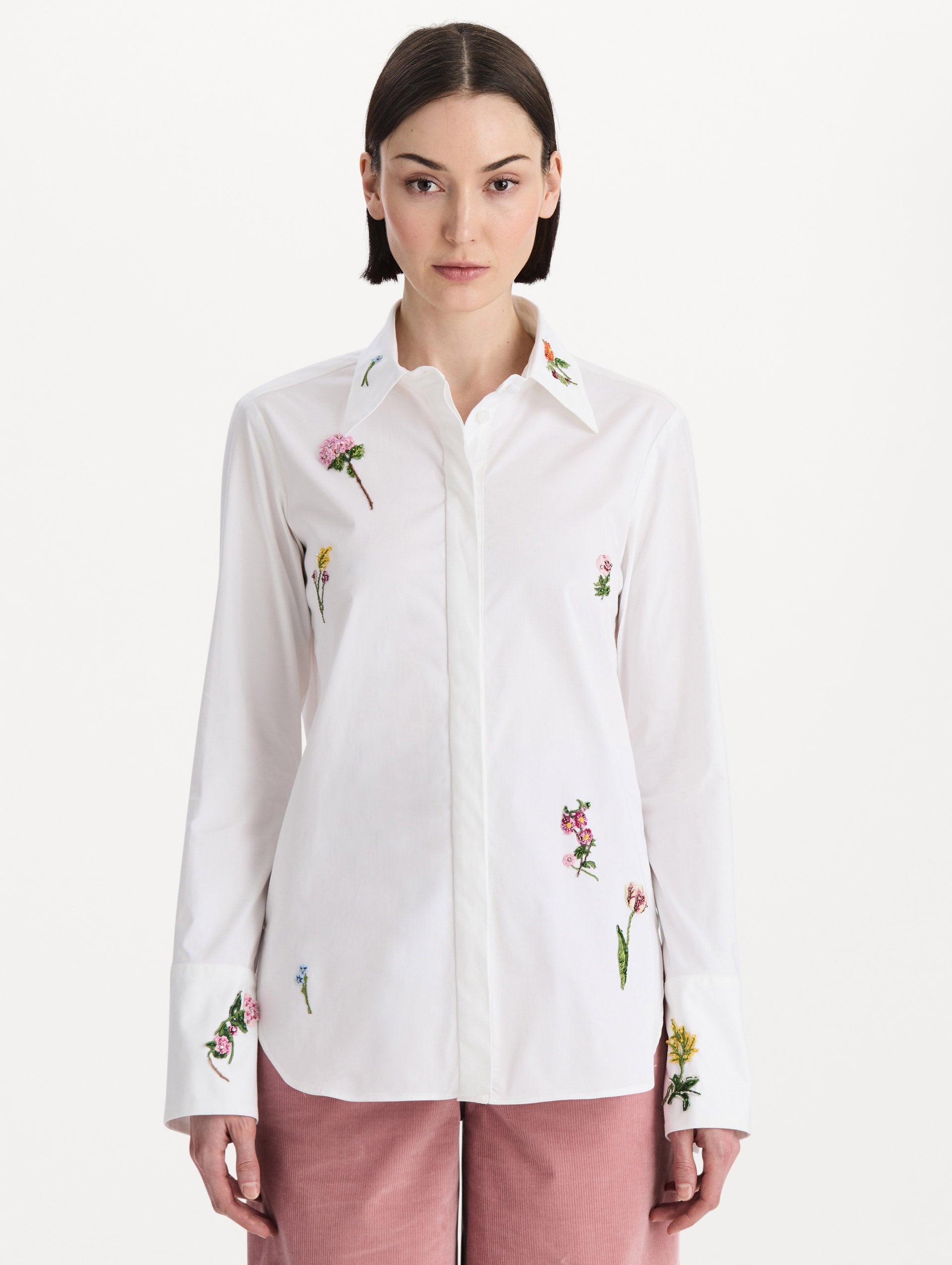 The model is wearing the beaded mixed botanical stretch twill blouse with long sleeves in the color white. Front view. 