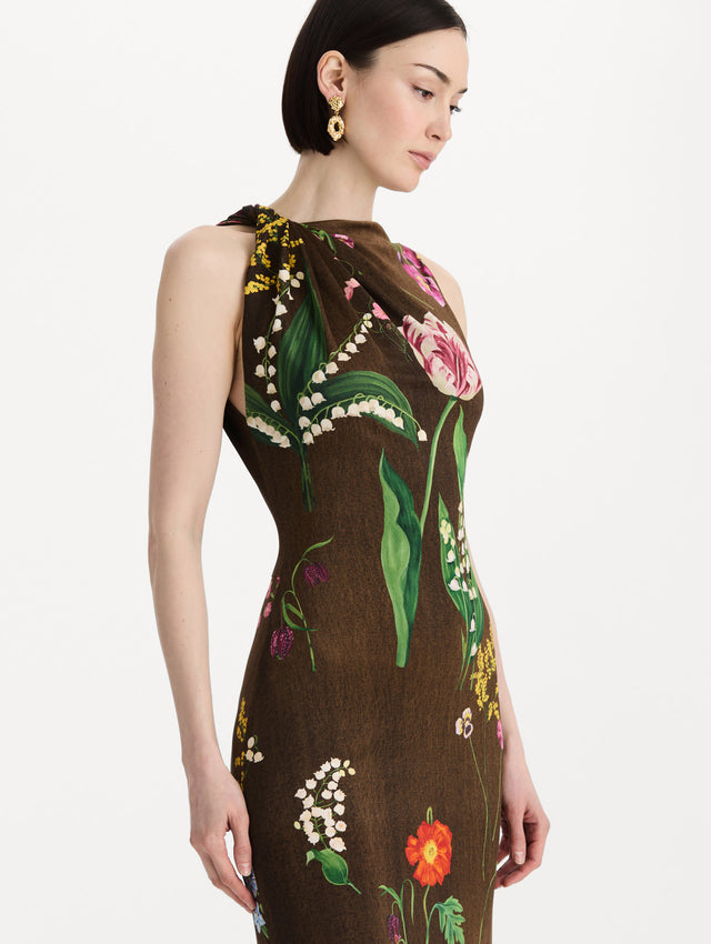 The model is wearing the mixed botanical Milano jersey dress with a sleeveless silhouette in a brown multi palette. Zoom view. 