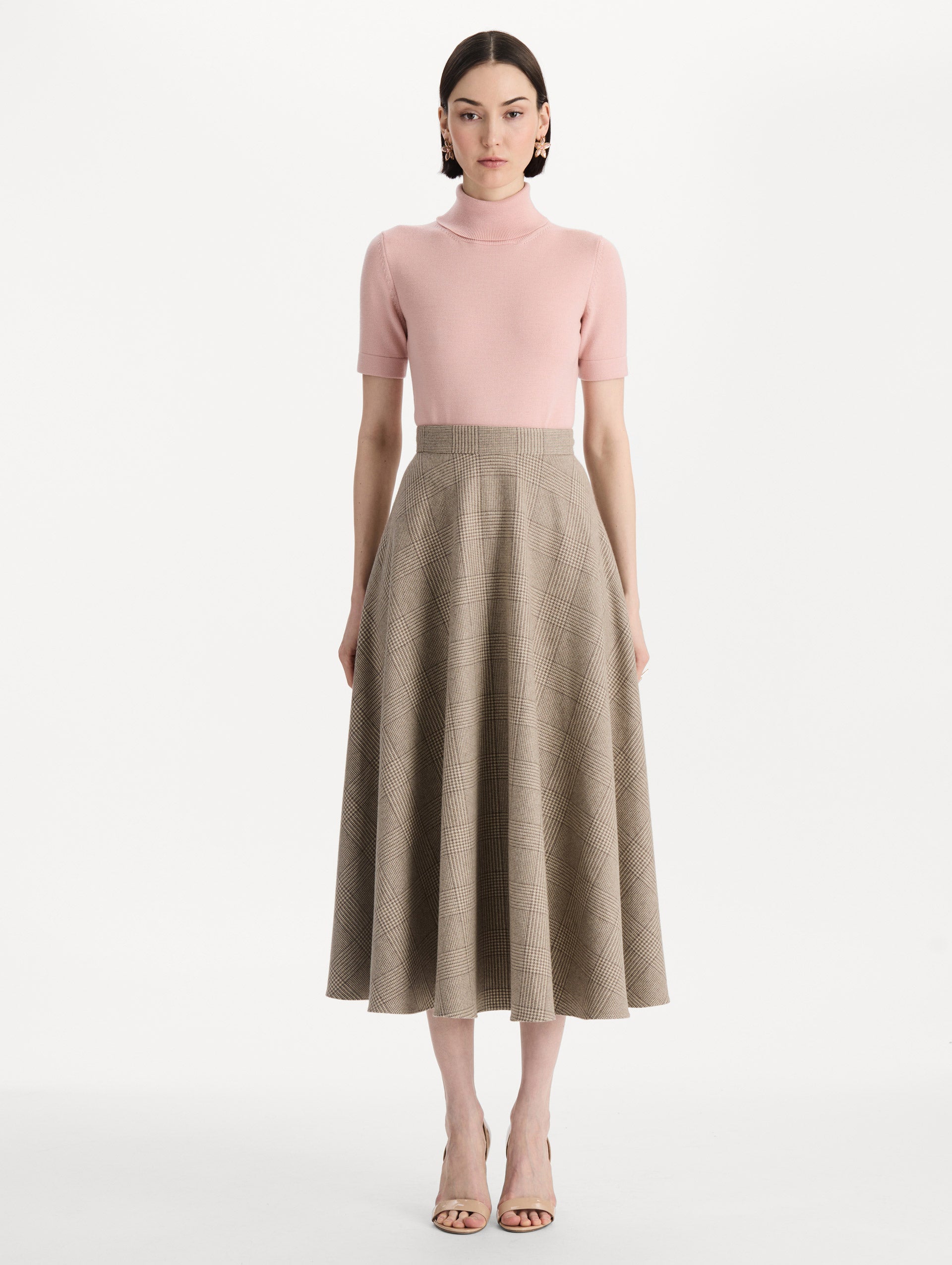 The model is wearing the plaid cashmere-blend skirt with a glen plaid pattern. Front view. 
