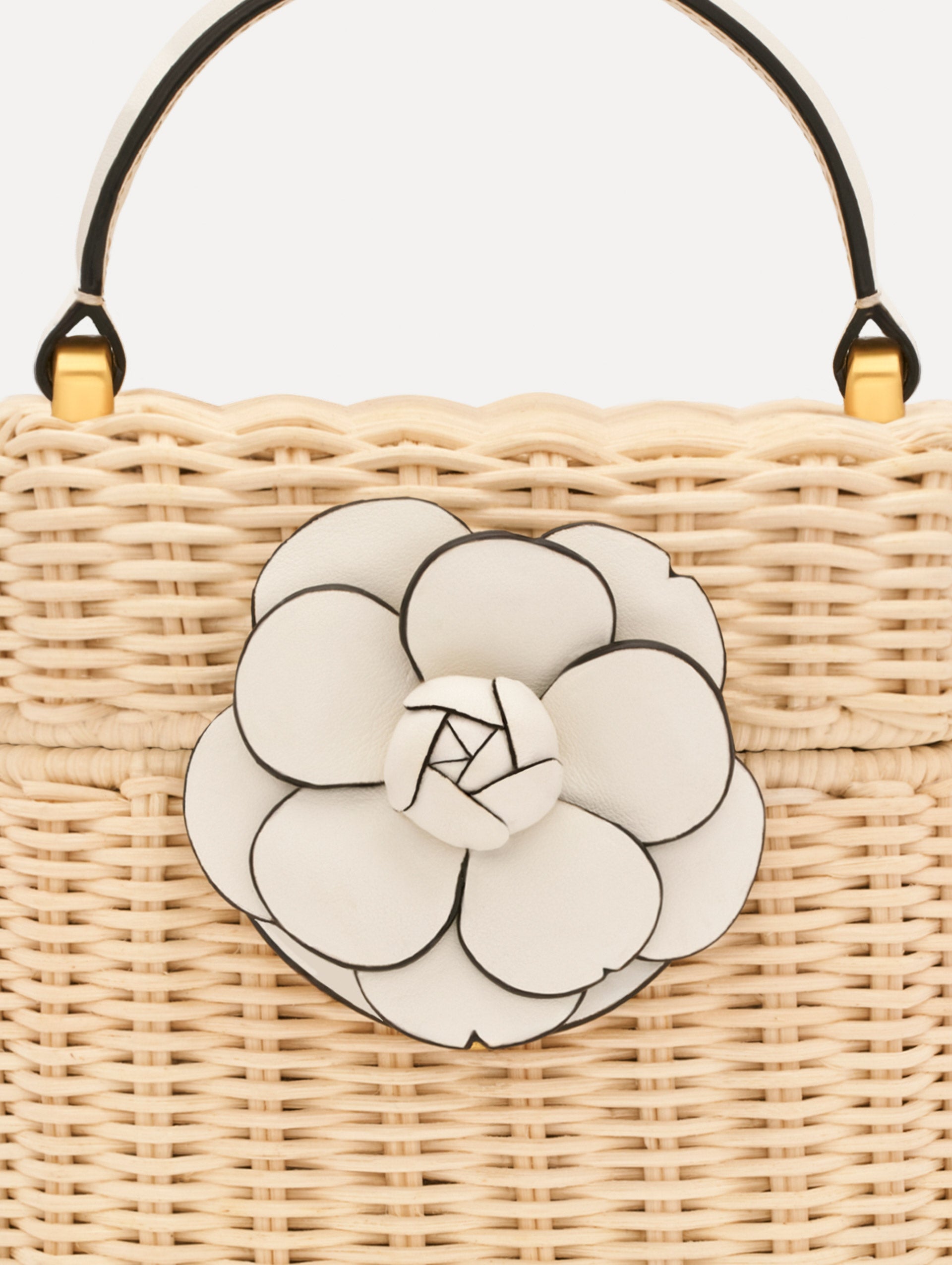 The Alibi in Wicker in White. Detail View.