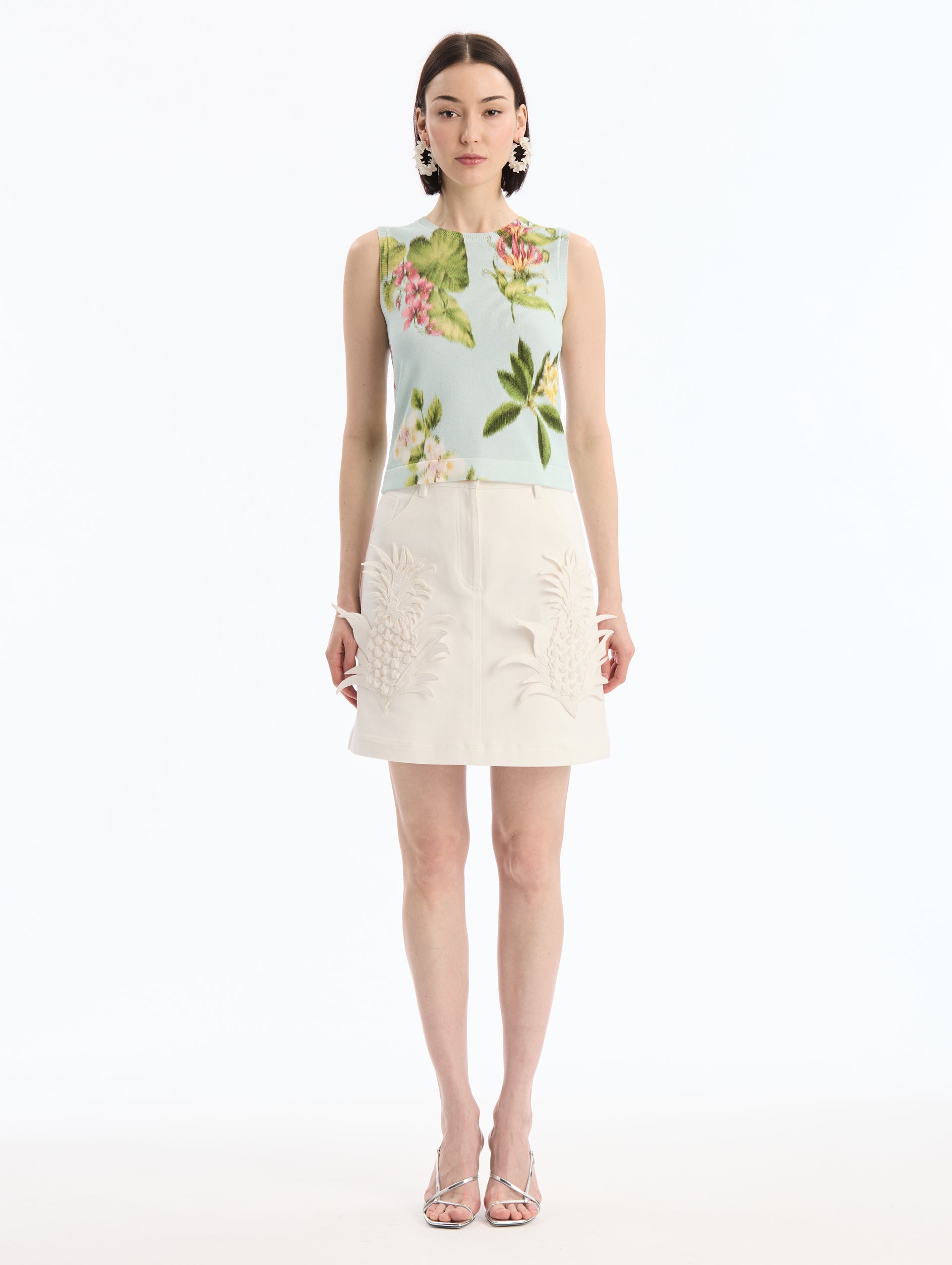 Light Blue Tank Top with Chiné Dominican Mixed-Floral Print. Sleeveless, Crew Neck. Front View. 