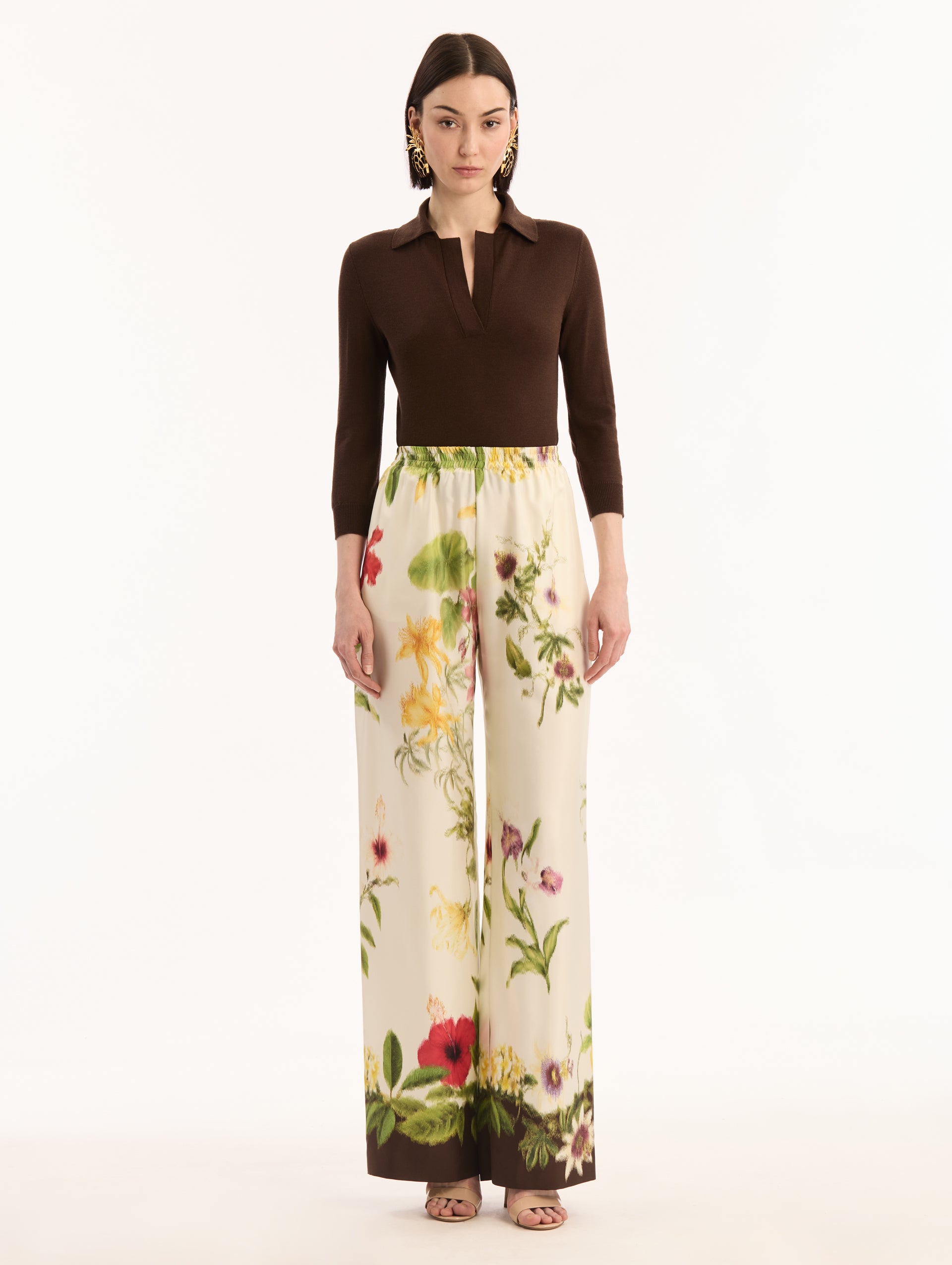 Dominican Mixed-Floral  Print on Wide Leg Pant. High waisted. Elastic Waist. Front View. 