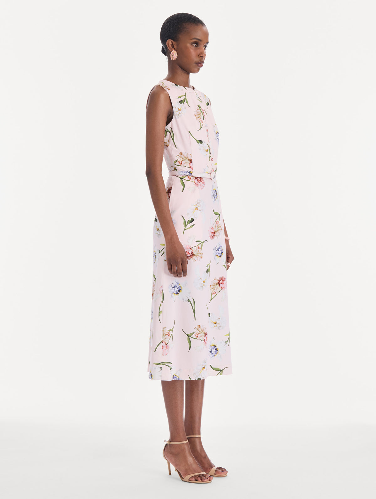 The model is wearing a sleeveless painted iris poplin day dress. Side view.