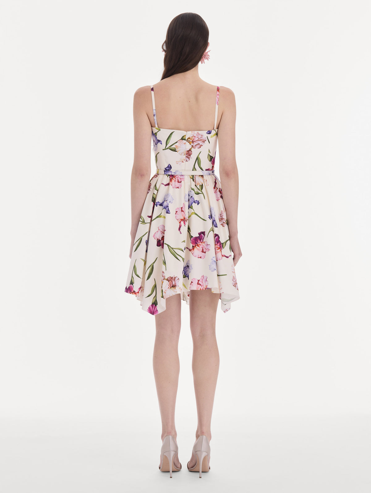 The model is wearing a sleeveless iris flowers poplin day dress. Back view.