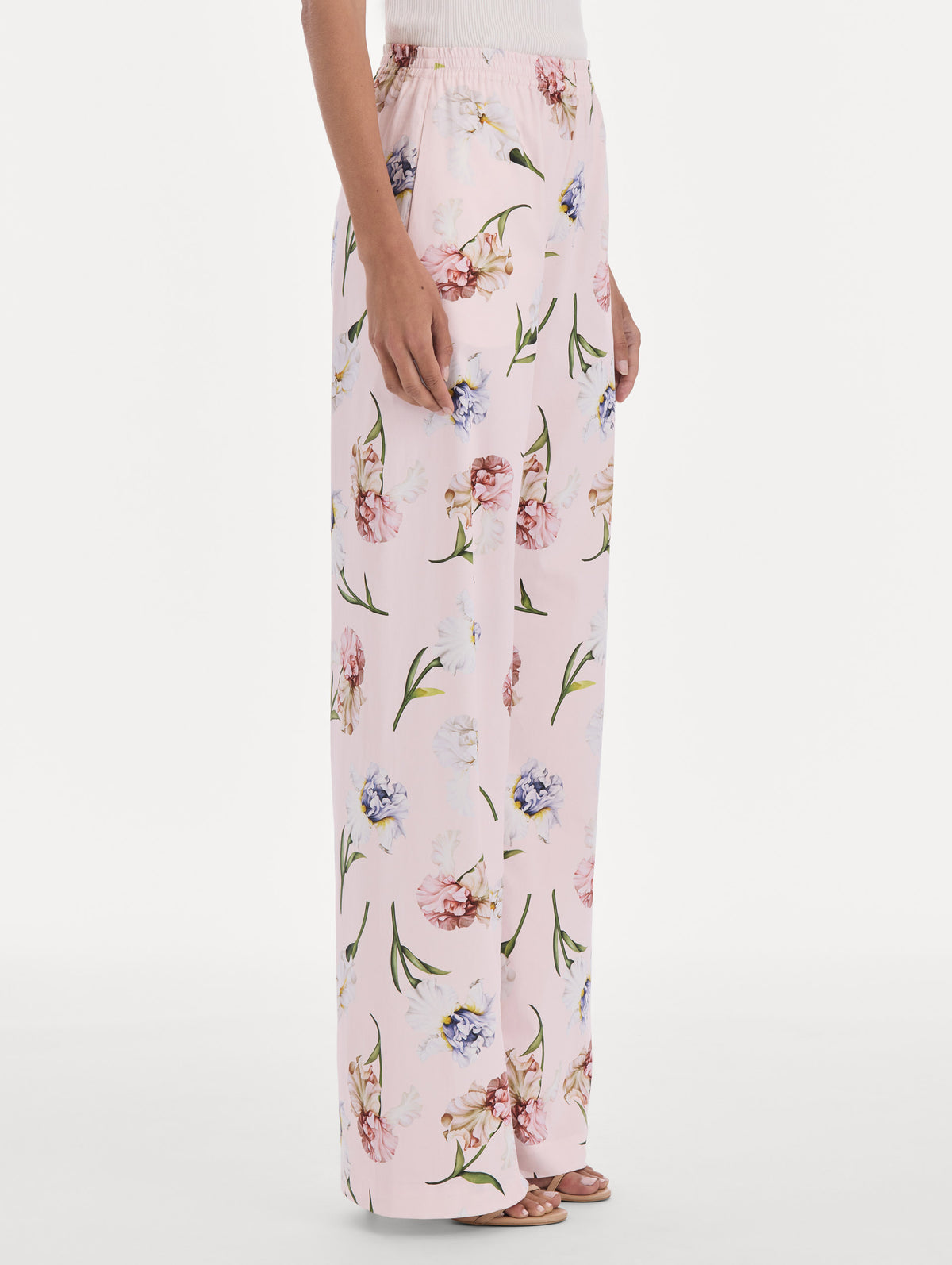 The model is wearing a painted iris poplin pant. Zoom view.