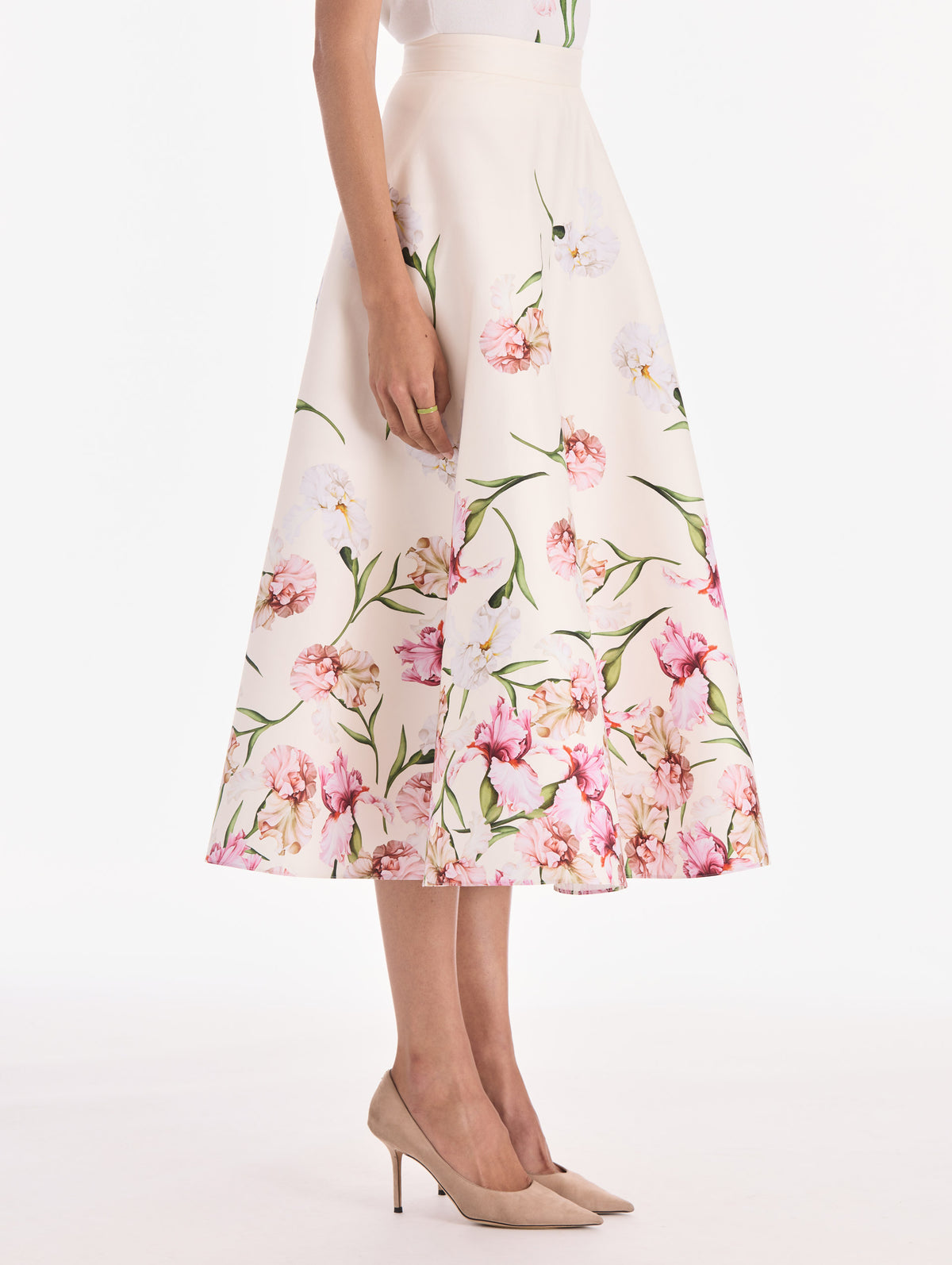 The model is wearing a painted iris degrade poplin A-line skirt. Zoom view.