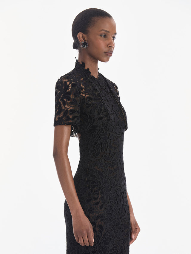 The model is wearing a short sleeve cape. Zoom view.