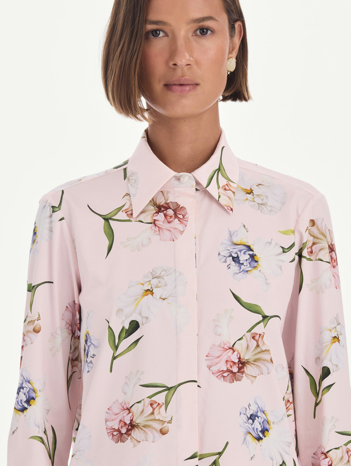 The model is wearing a long sleeve painted iris poplin blouse. Zoom view.