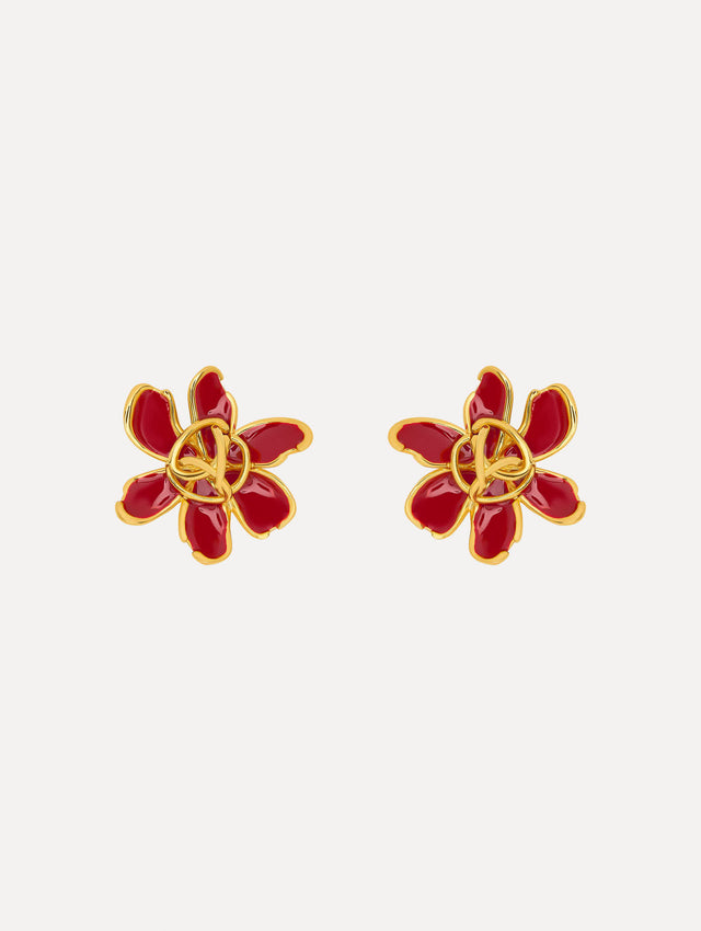 Enamel O floral earrings with sculpted petals that echo the curves of the Oscar 'O' and a braided emblem at the center