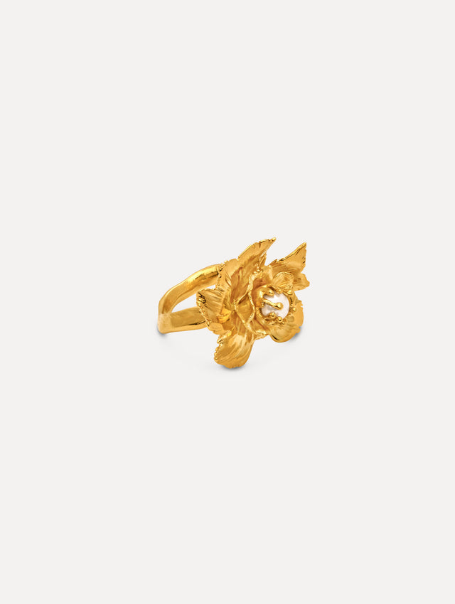 The Wild Rose Pearl Ring in Gold. Side view