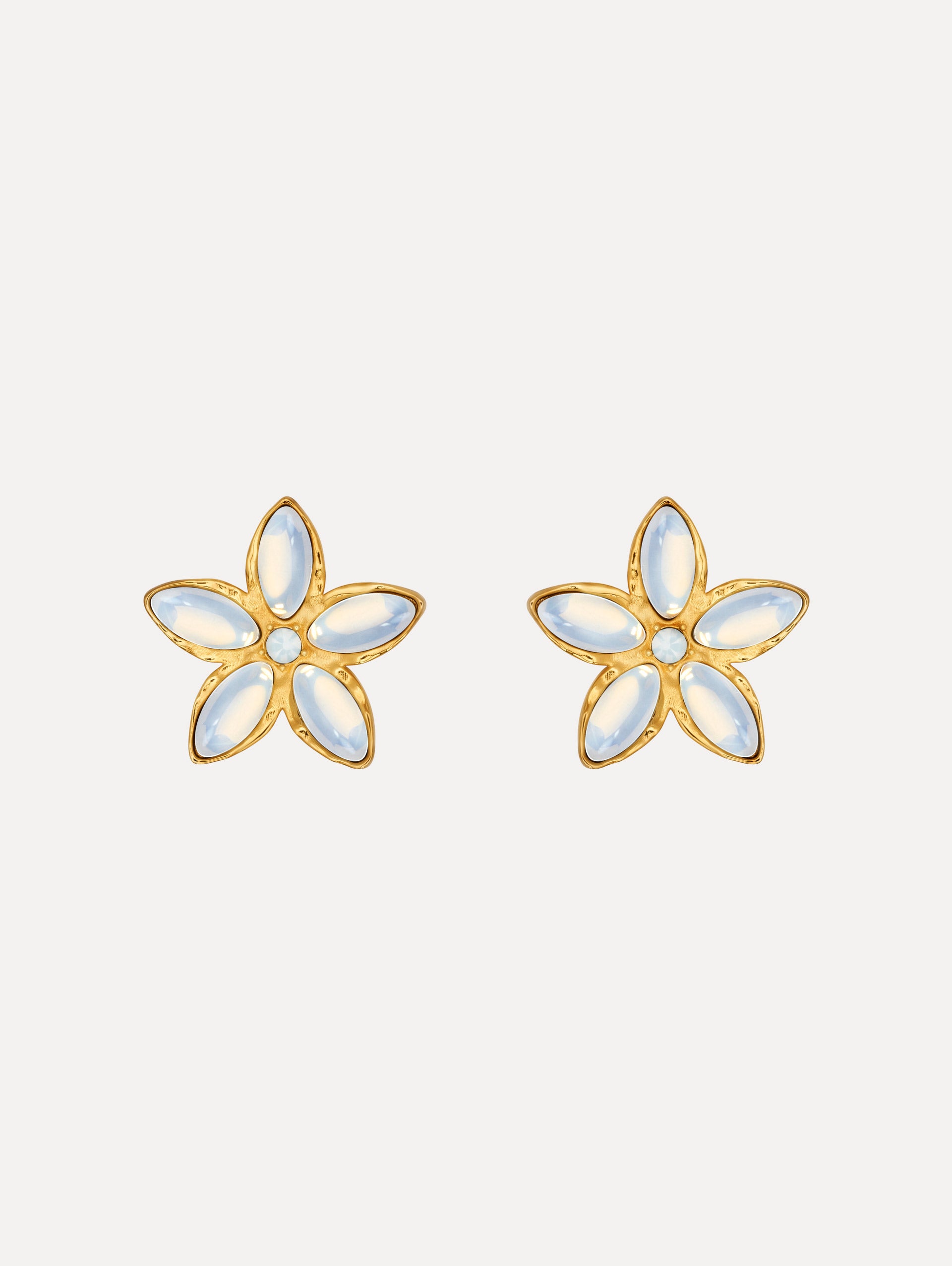 The Floral Cabochon Earrings in Pearl.