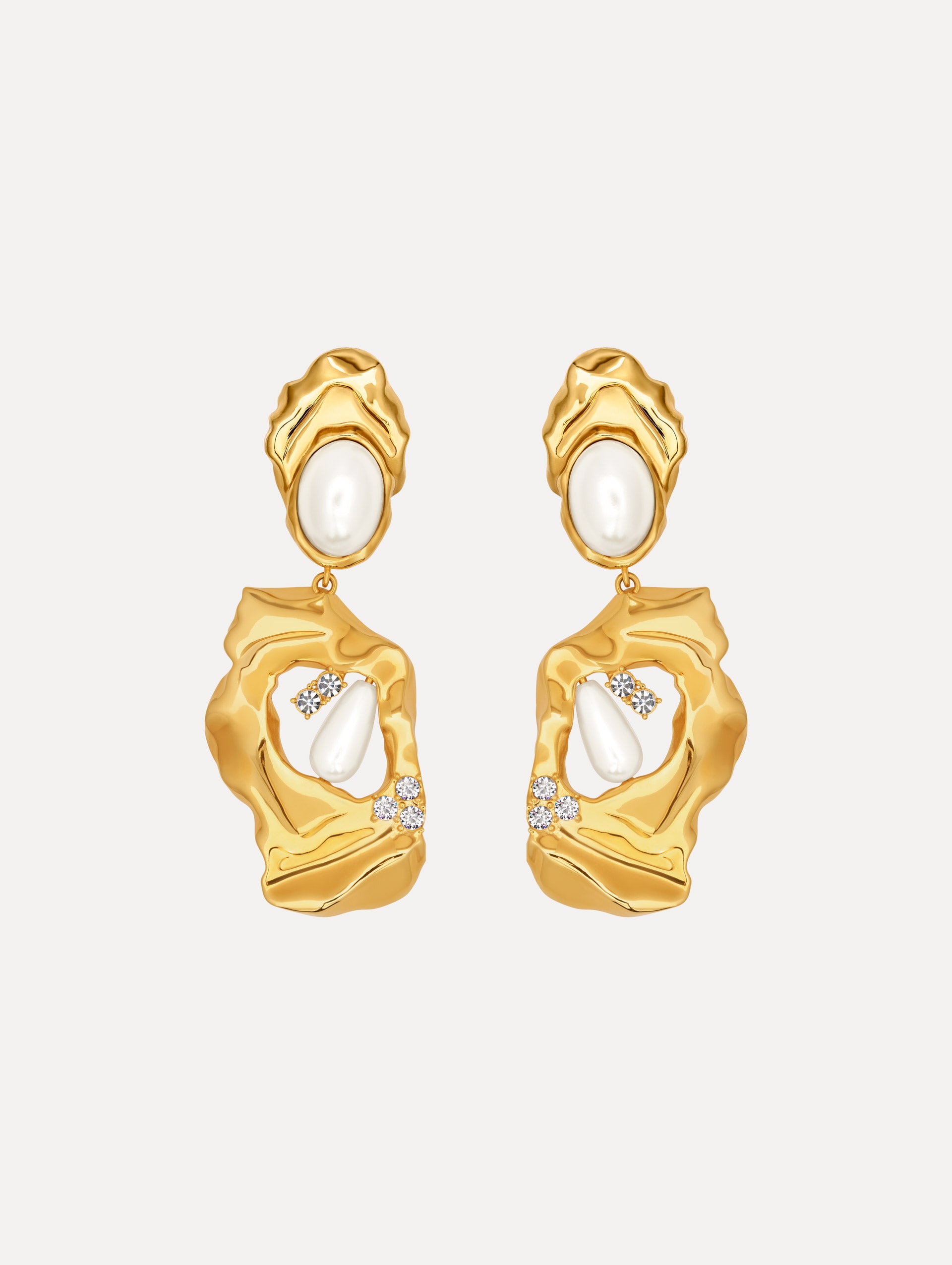 The Hammered Pearl Clip-On Earrings in Pearl.