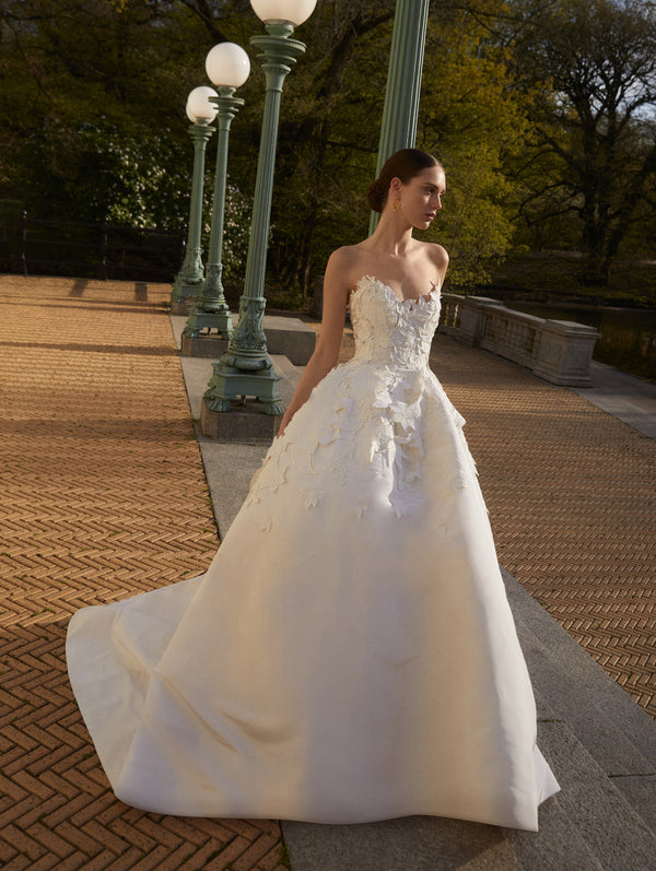 oscar de la renta wedding dress Bridal Collection Price Oscar De La Renta Bridal Salon In Bridal Spring 2025