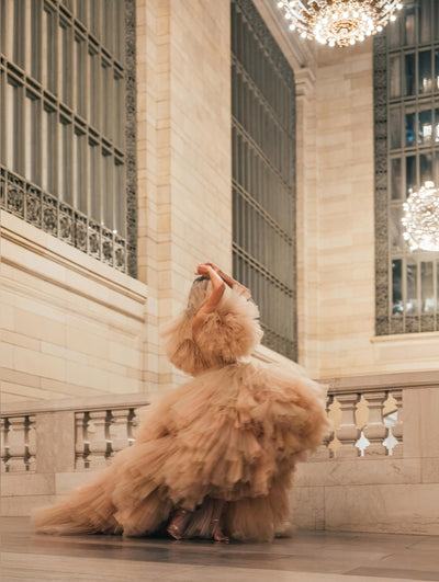 A model poses in an Oscar de la Renta beige tulle ruffle gown. 