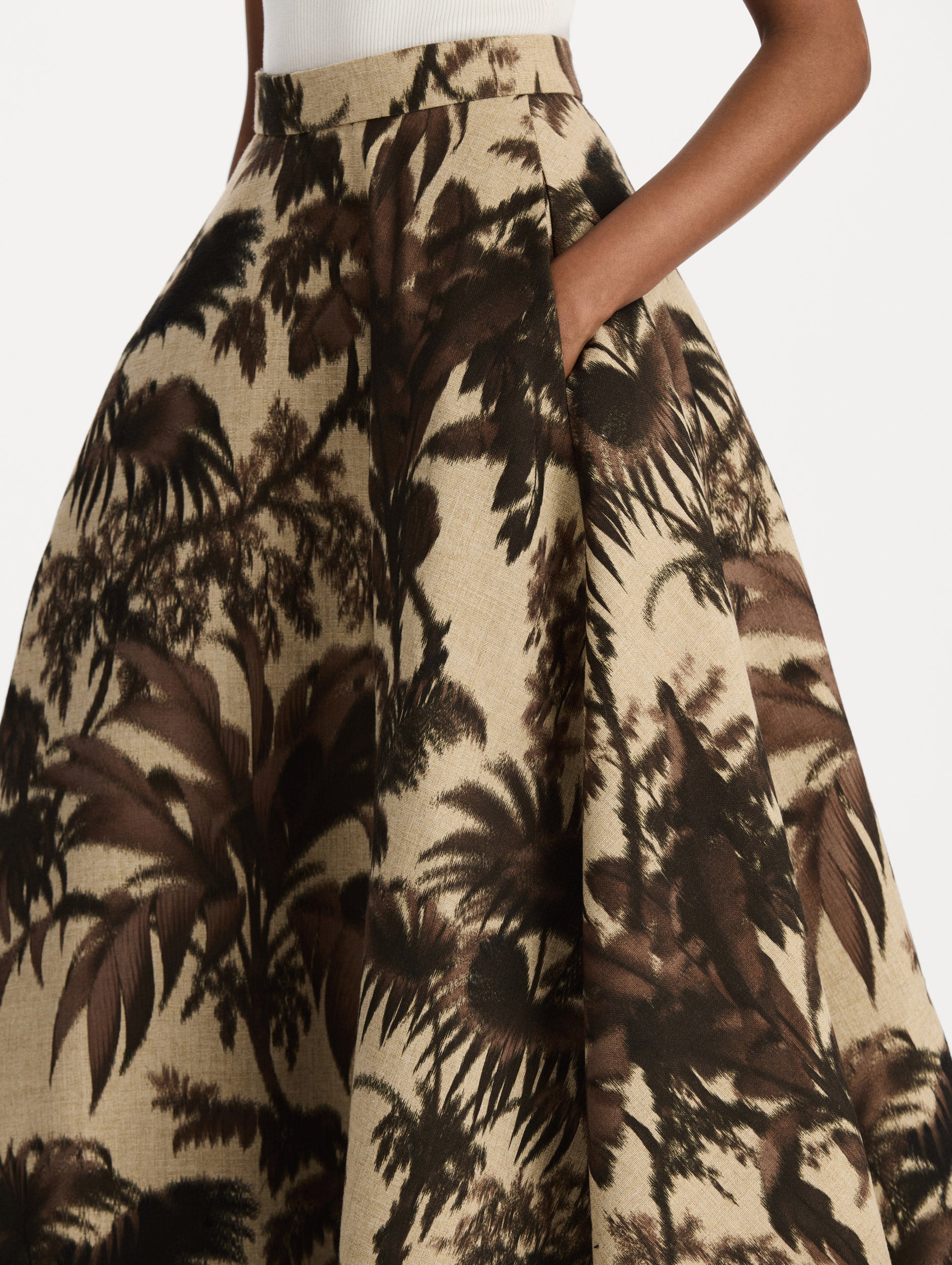 Chiné Palm Leaves Skirt in Espresso and Ivory print. Zoom view.