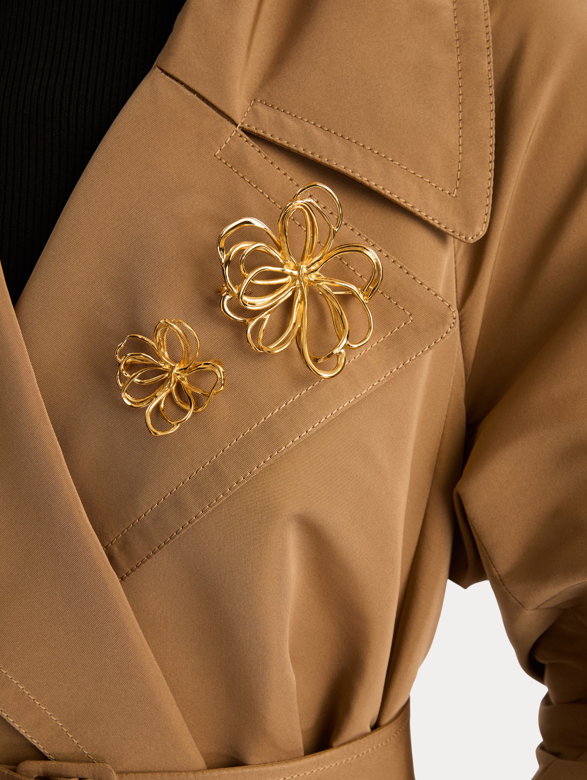 Gold Large Threaded Flower Brooch with looping artistic curves. Front View.