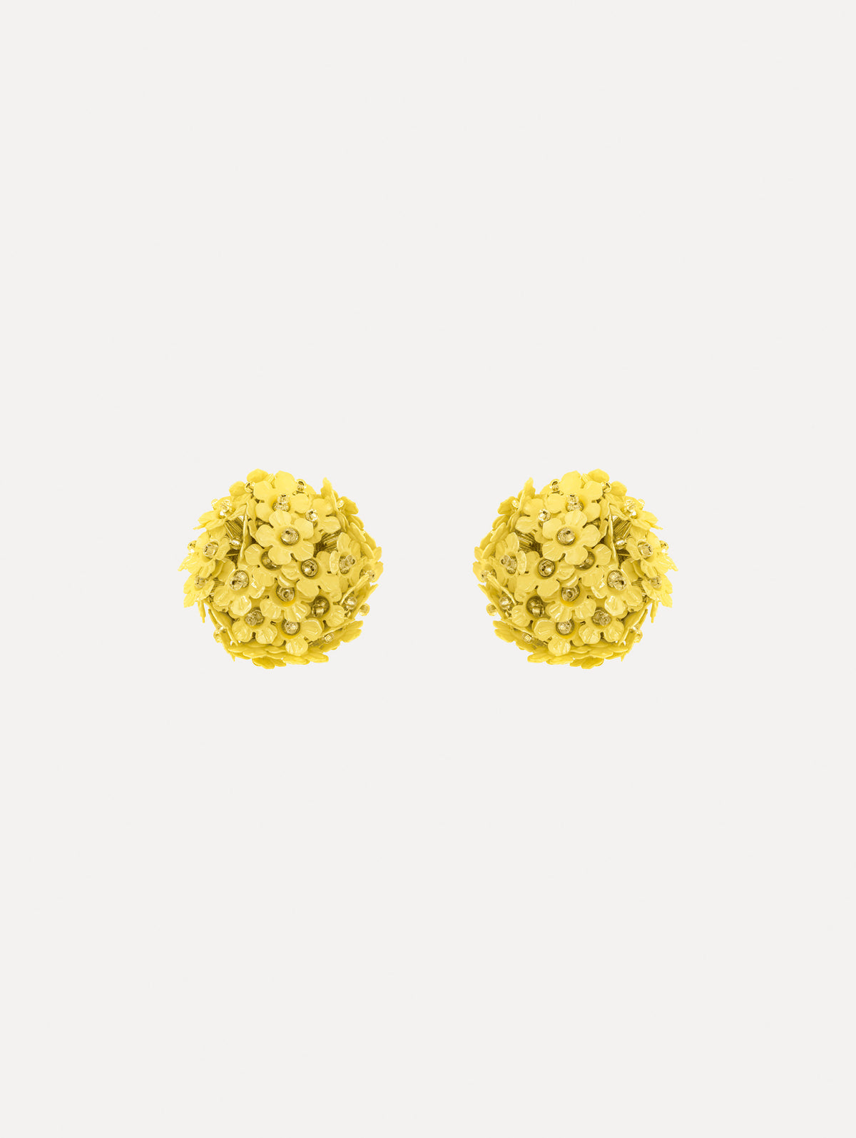 The image depicts flower pompom small earrings. Front view.