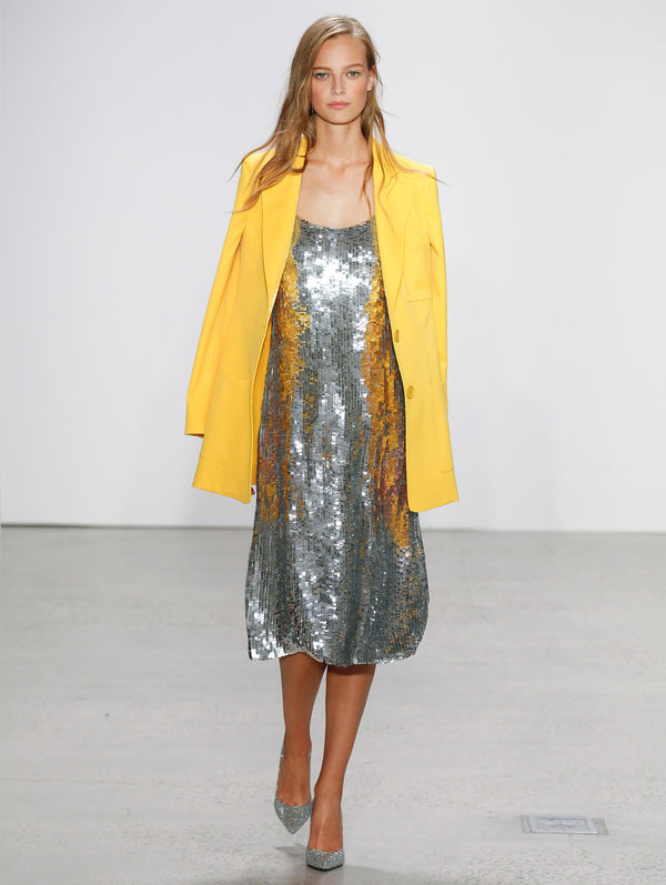 2018 spring runway dress Couture Fashion shows Spring 2018 Ready-to-Wear Fashion shows